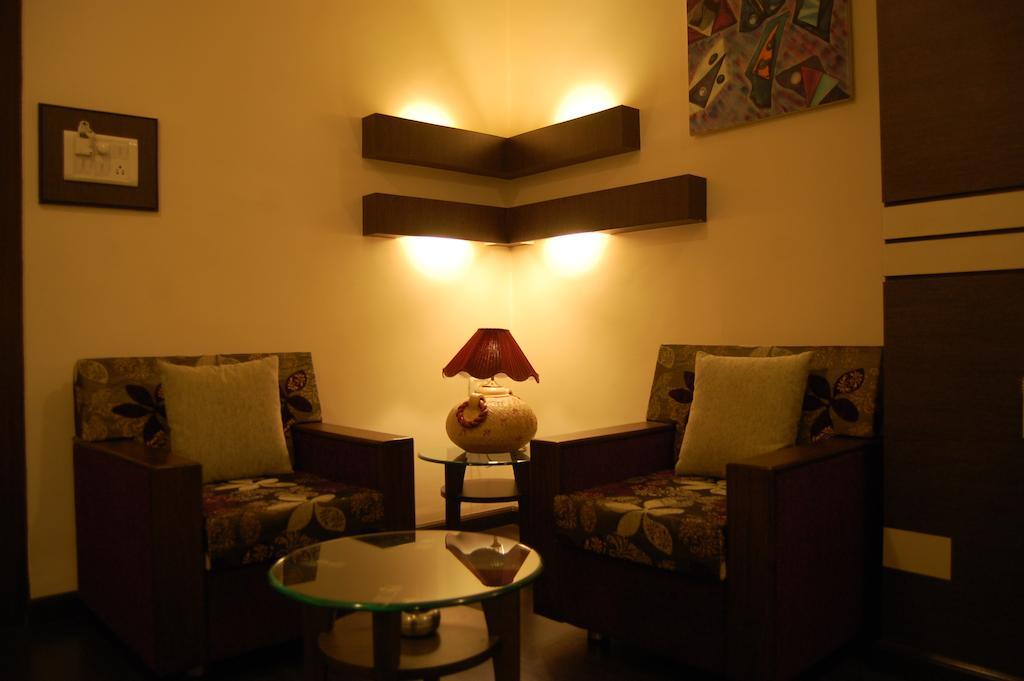 Shreemaya Hotel Indore Bagian luar foto