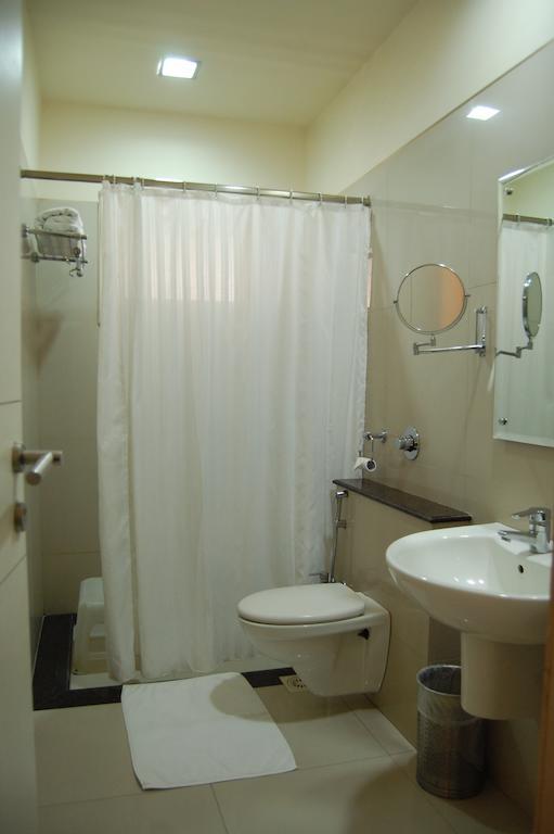 Shreemaya Hotel Indore Bagian luar foto