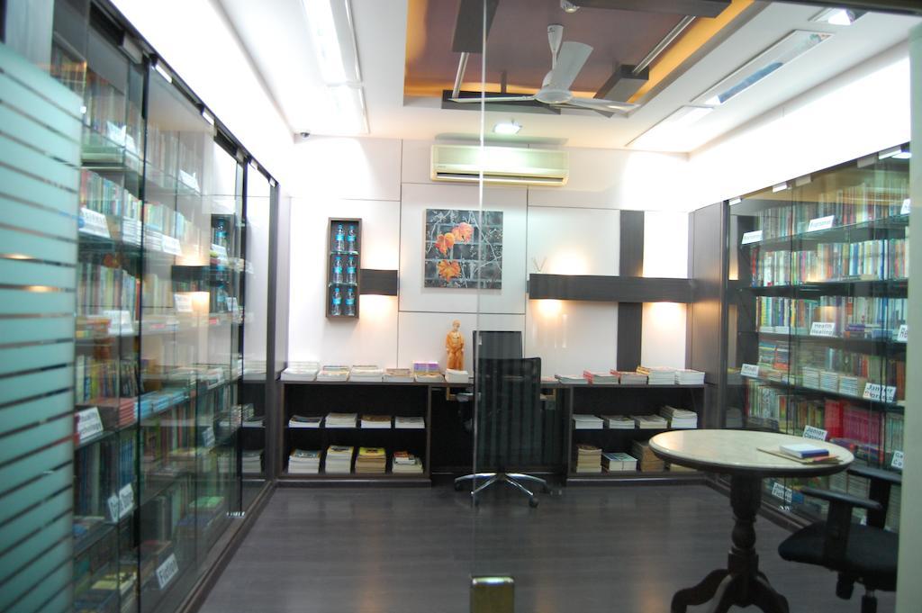 Shreemaya Hotel Indore Bagian luar foto