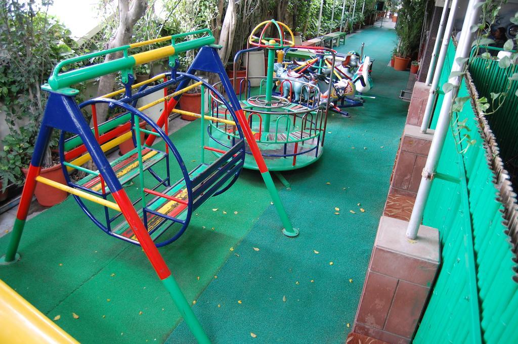 Shreemaya Hotel Indore Bagian luar foto