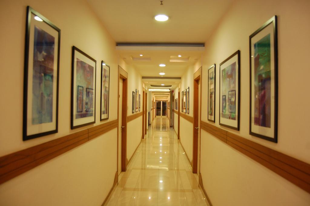 Shreemaya Hotel Indore Bagian luar foto