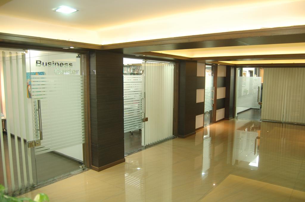 Shreemaya Hotel Indore Bagian luar foto