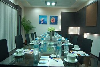 Shreemaya Hotel Indore Bagian luar foto