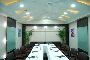 Shreemaya Hotel Indore Bagian luar foto